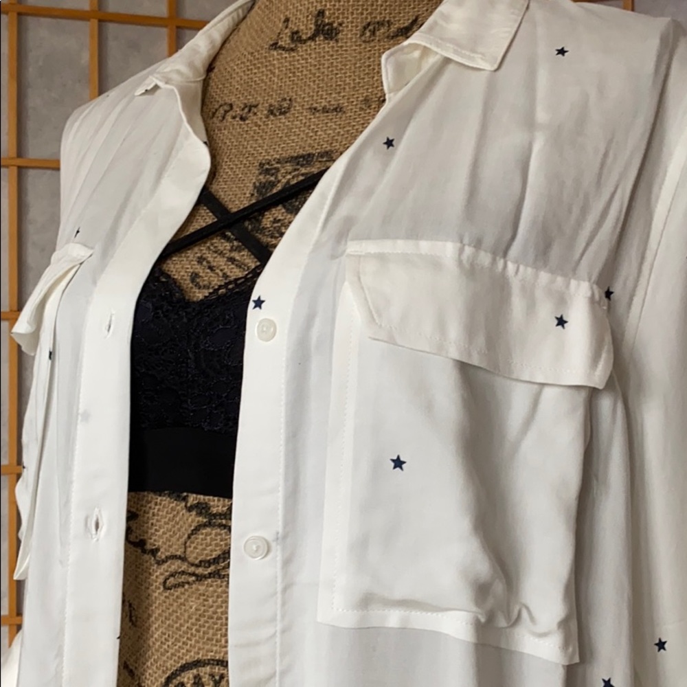 Star print button down